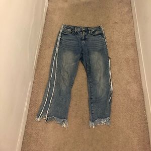 Jeans with zipper detail